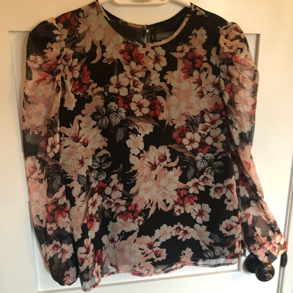 Vince Camuto Floral tip with sheer sleeves